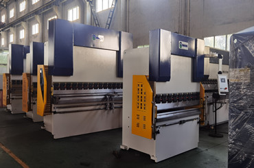 Press brake and shearing machine are delivered to customer!